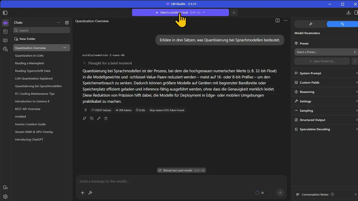 LM Studio 0.4.24, Chat-Ansicht: links Symbolleiste und Chatliste, Mitte eine Unterhaltung, rechts die Modellparameter, oben die Modellauswahl